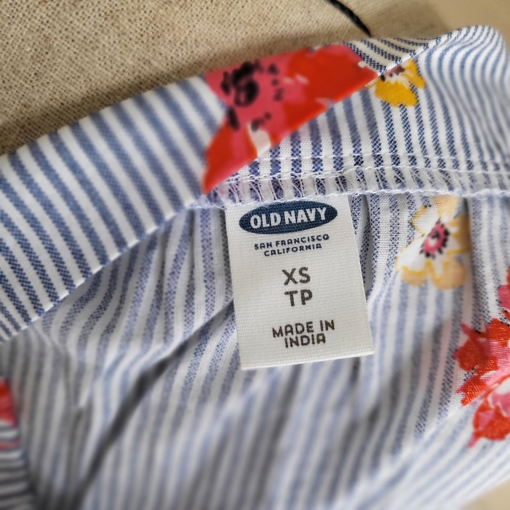 Old Navy Stripe and Floral Top size XS - Picture 5 of 5
